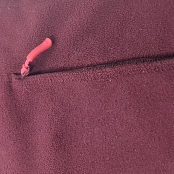 HELLY HANSEN Daybreaker Fleece Jacket Size Medium Burgundy - Picture 4 of 4